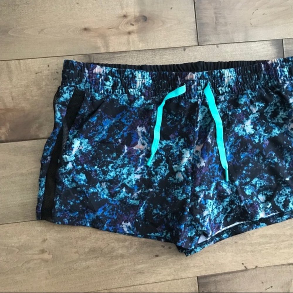 Fabletics Pamela Multicolored Lined Shorts XXL - Picture 6 of 8